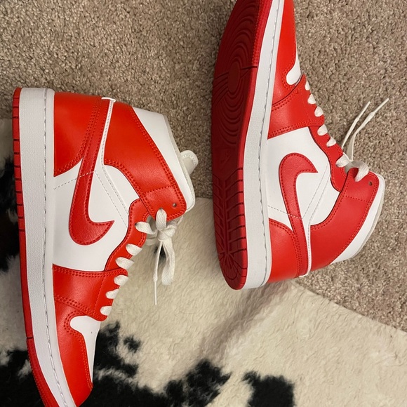 Wmns Air Jordan 1 Mid 'Habanero Red - Picture 2 of 7
